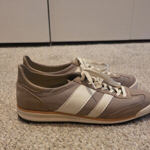 Madden Girl Womens Size 7.5 Casual Lace-Up Sneakers in Taupe and White